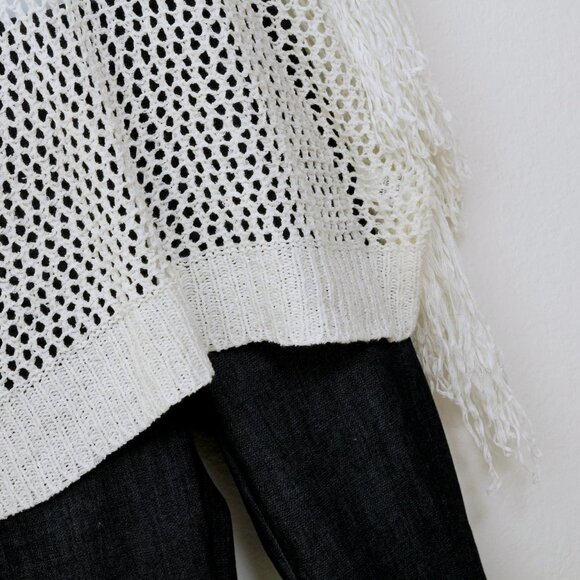 Dreamers by Debut Open Knit Fringe V Neck Poncho White Women Size S/M - Picture 5 of 9